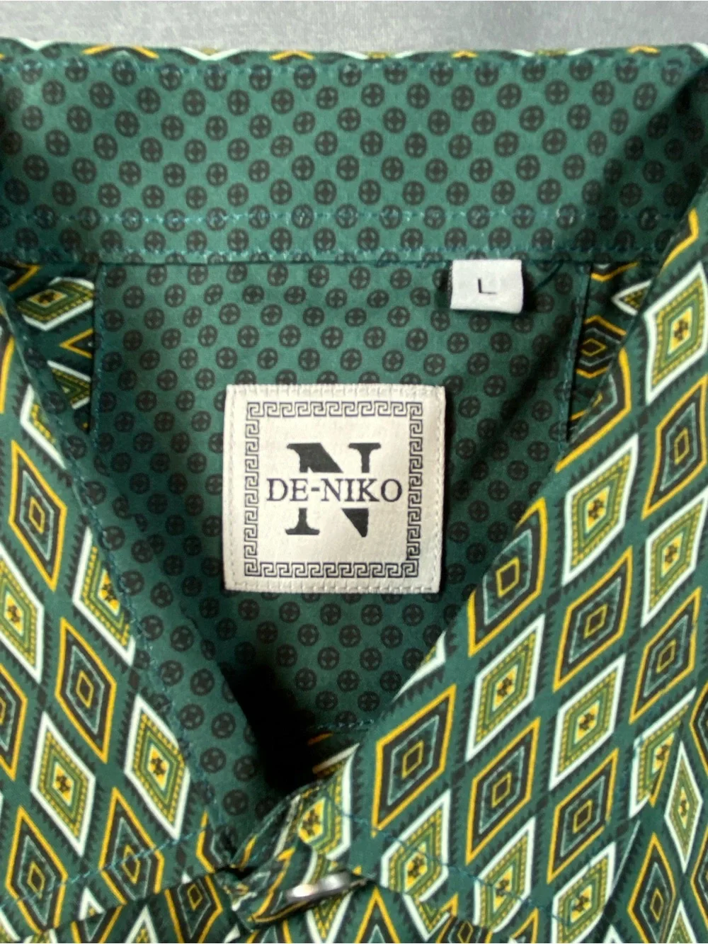 De - Niko Men's Green Diamond-Pattern Dress Shirt